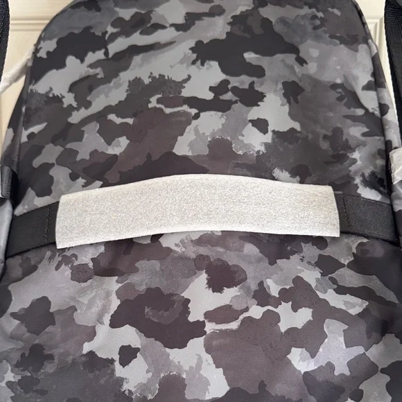 Lululemon New Crew Backpack – NWT - Picture 4 of 12